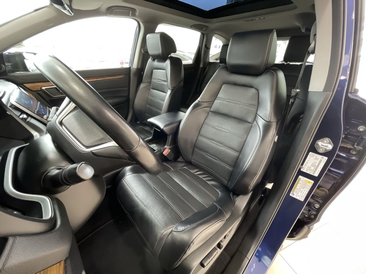 Used 2018 Blue Honda Touring AWD image 19