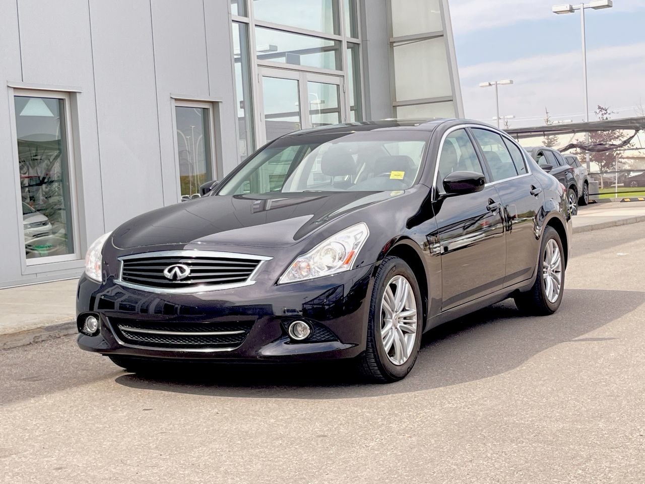 Used 2013 Malbec Black INFINITI Sedan AWD Sport image 2