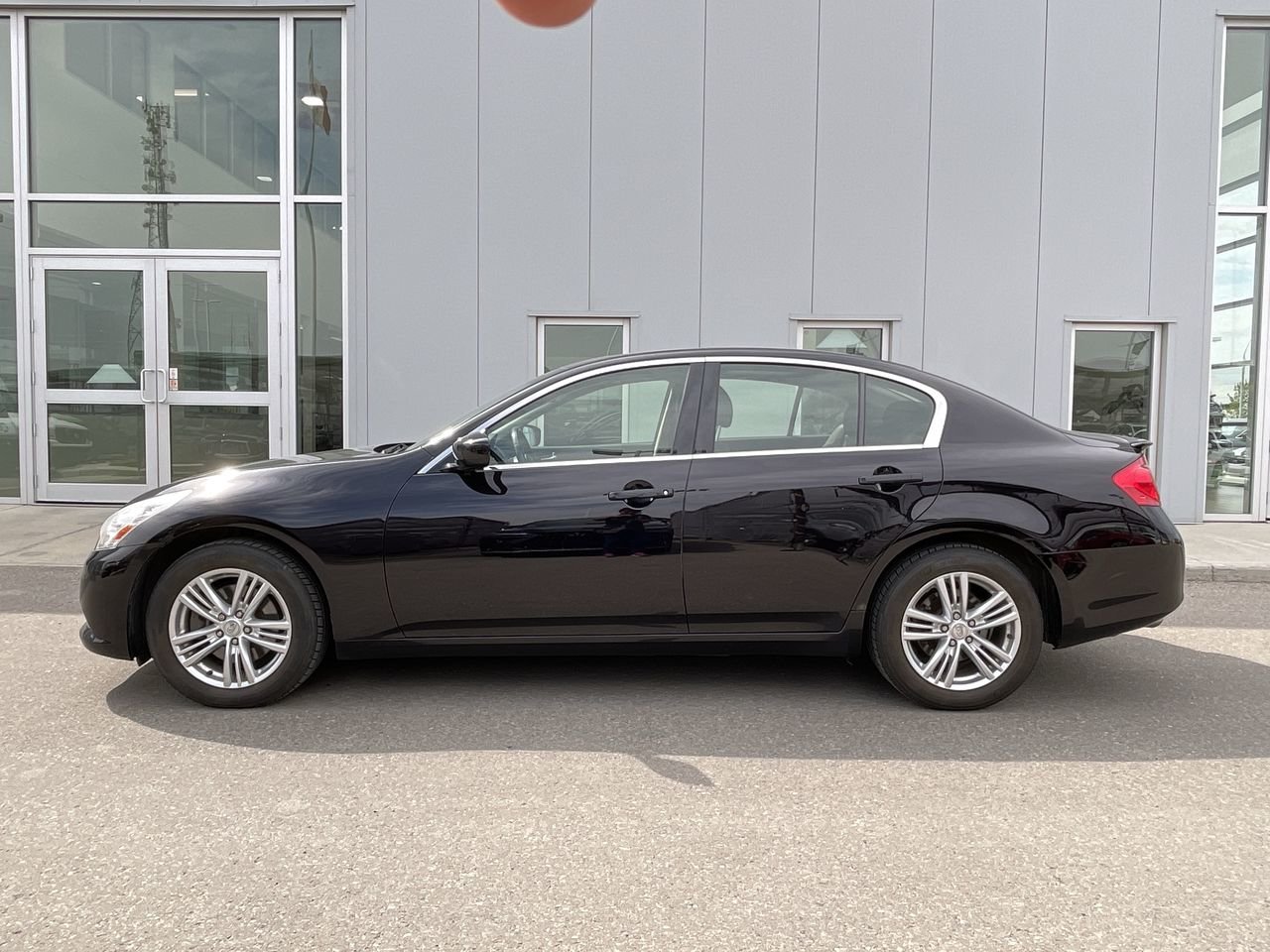 Used 2013 Malbec Black INFINITI Sedan AWD Sport image 4