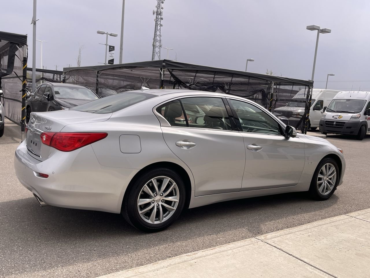 Used 2017 Platinum Ice Met INFINITI 3.0T AWD image 12