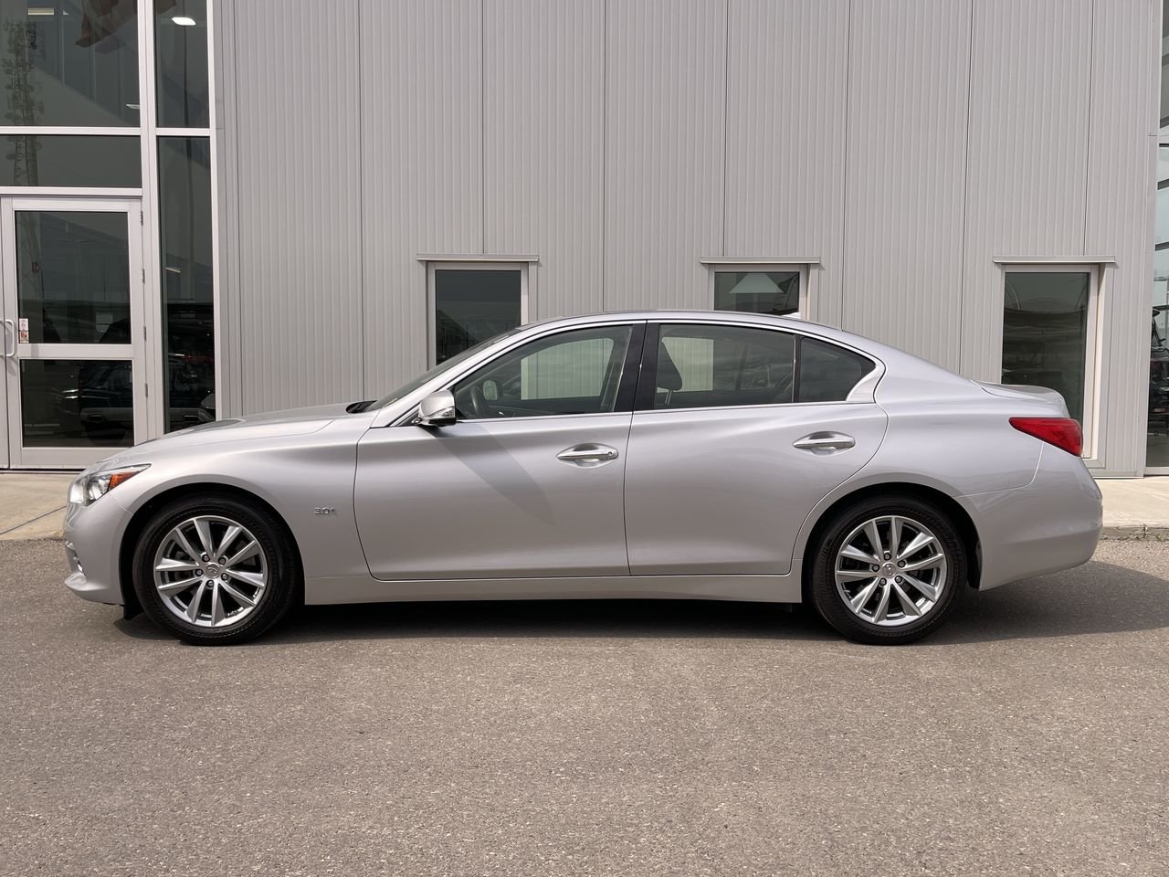 Used 2017 Platinum Ice Met INFINITI 3.0T AWD image 5