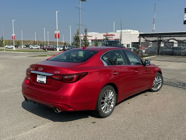Used 2021 Dynamic Sunstone Red Met INFINITI LUXE image 4