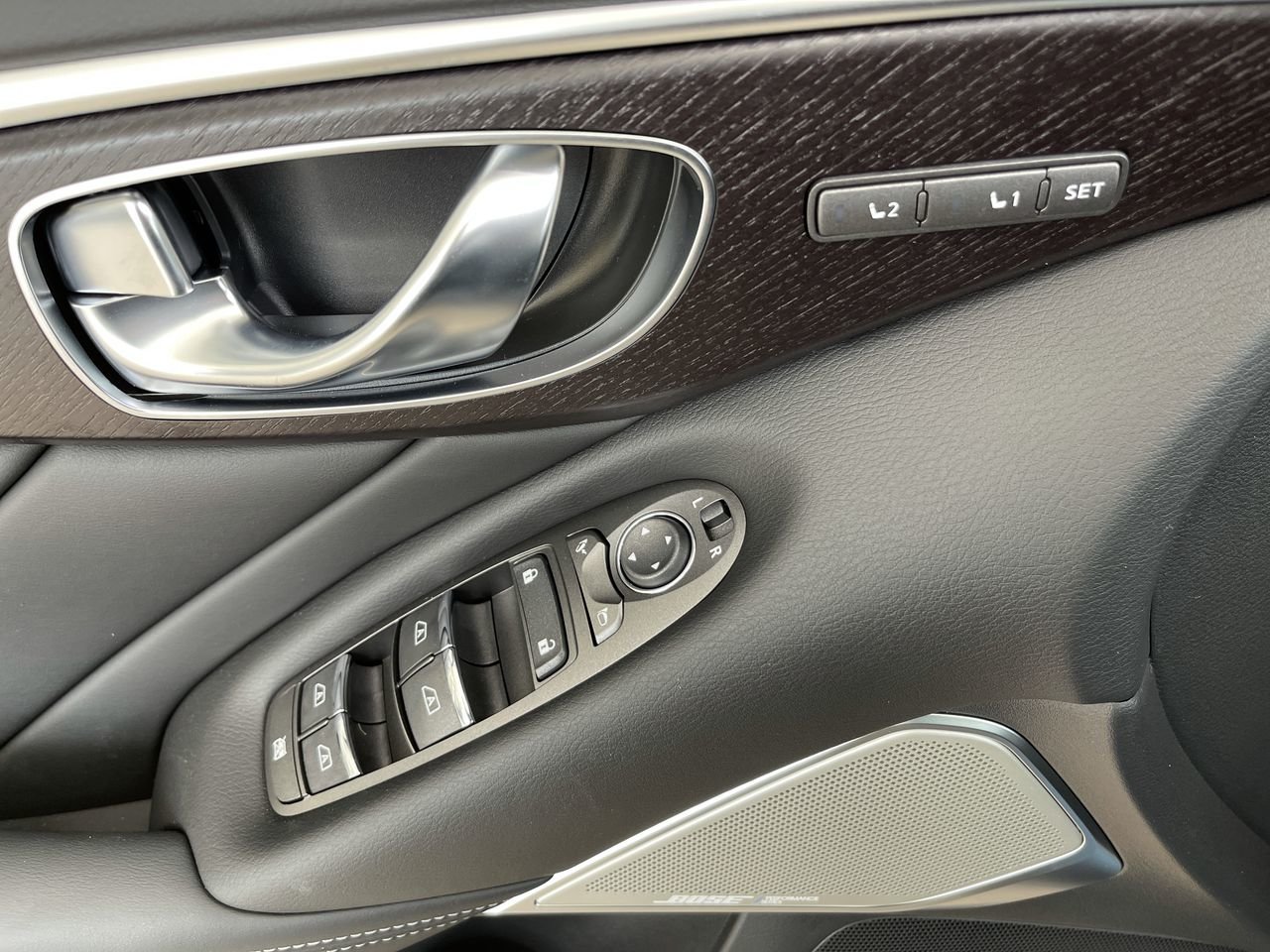 Used 2022 Midnight Black Pearl INFINITI Sport Tech image 13