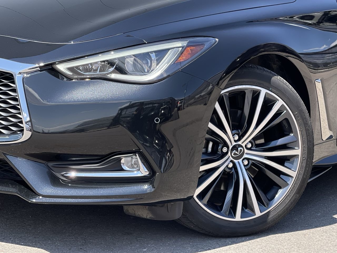 Used 2021 Midnight Black Pearl INFINITI 3.0T Luxe AWD image 18
