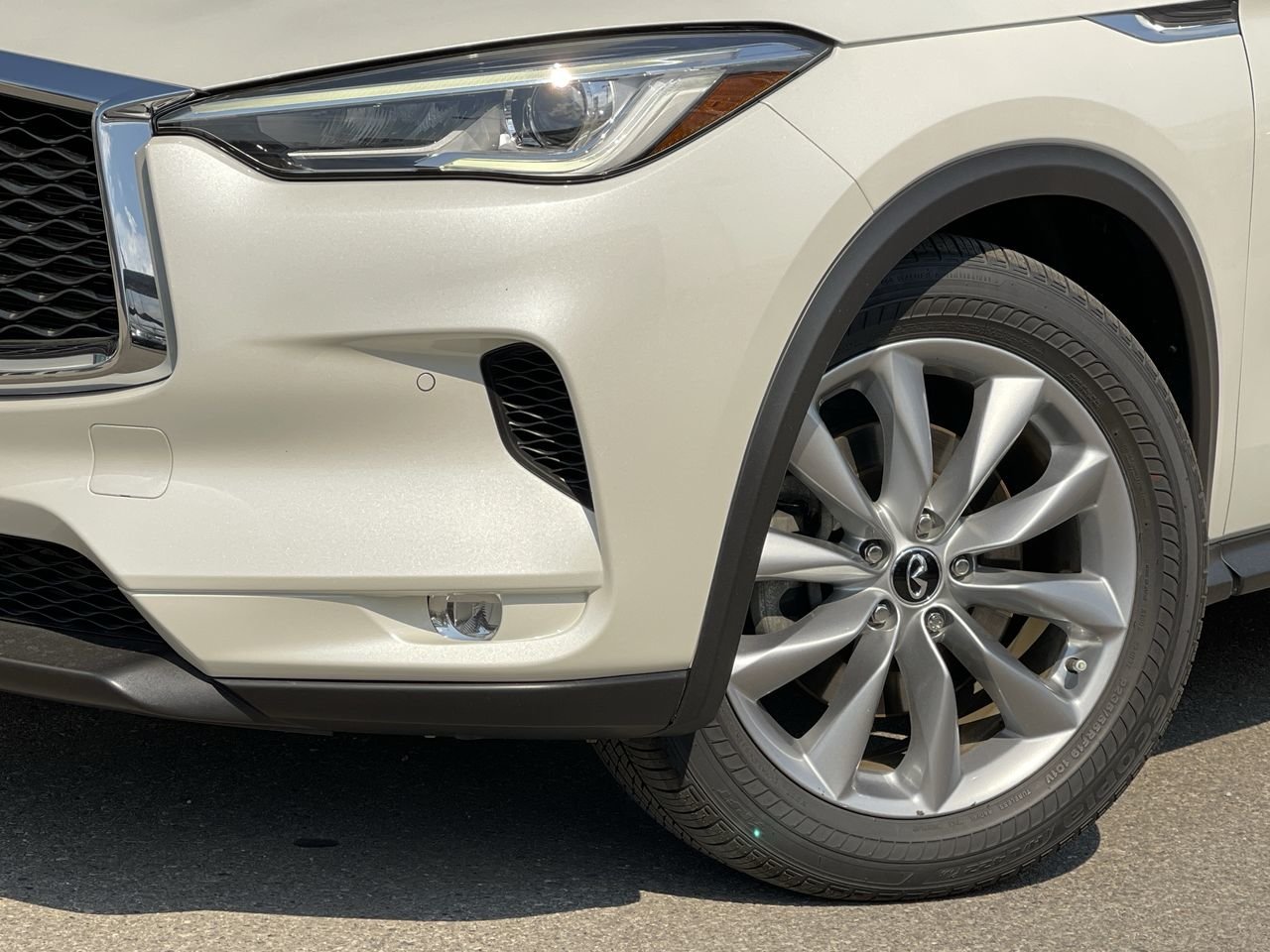 Used 2019 Majestic White Pearl INFINITI 2.0T Essential AWD image 18