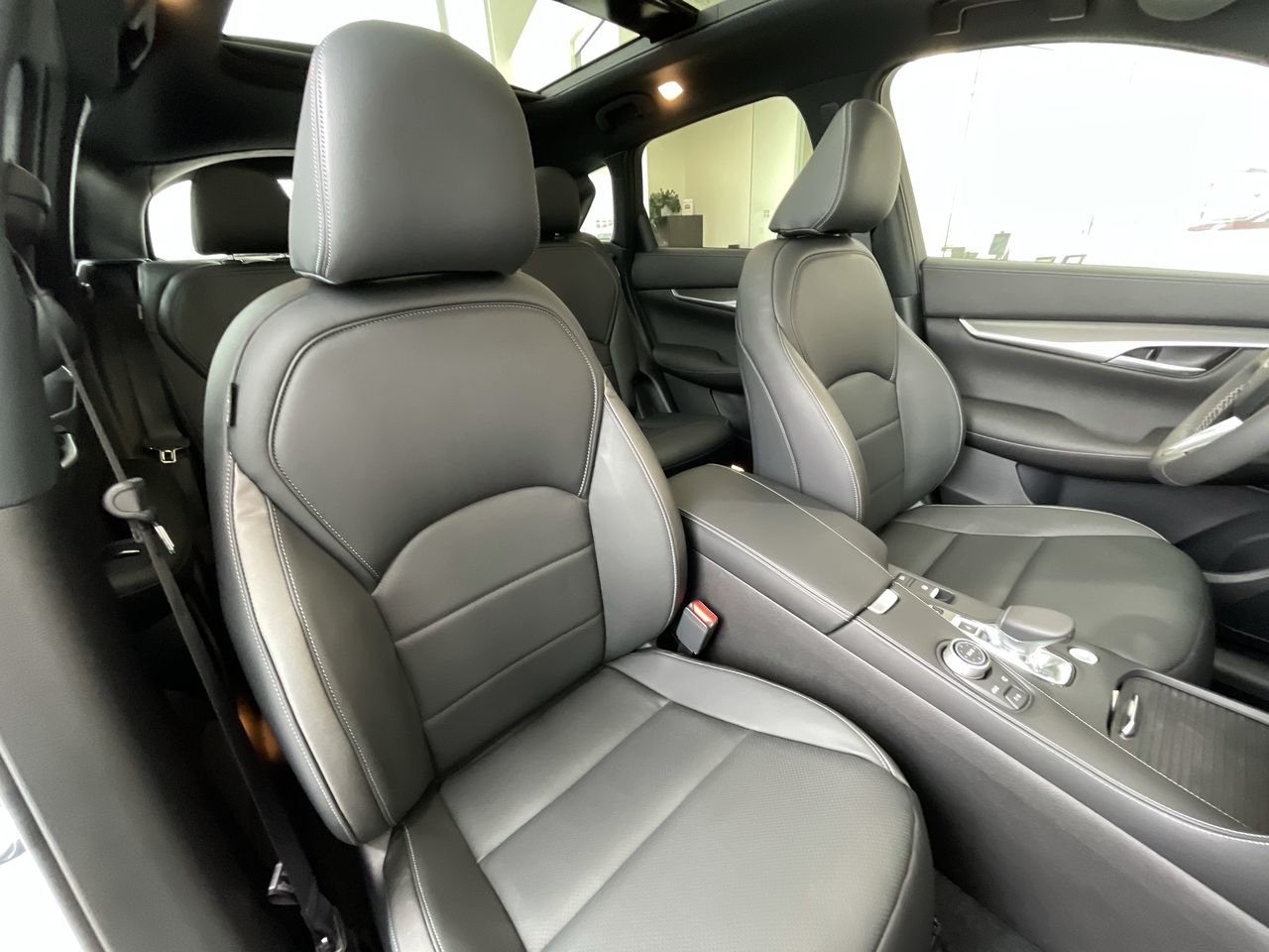 Used 2022 Majestic White Pearl INFINITI LUXE I-LINE AWD image 24