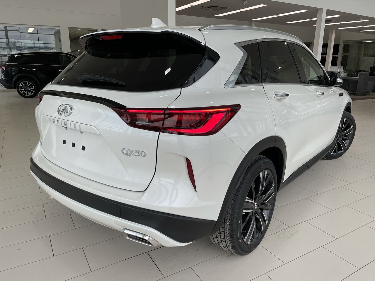 Used 2022 Majestic White Pearl INFINITI LUXE I-LINE AWD image 6