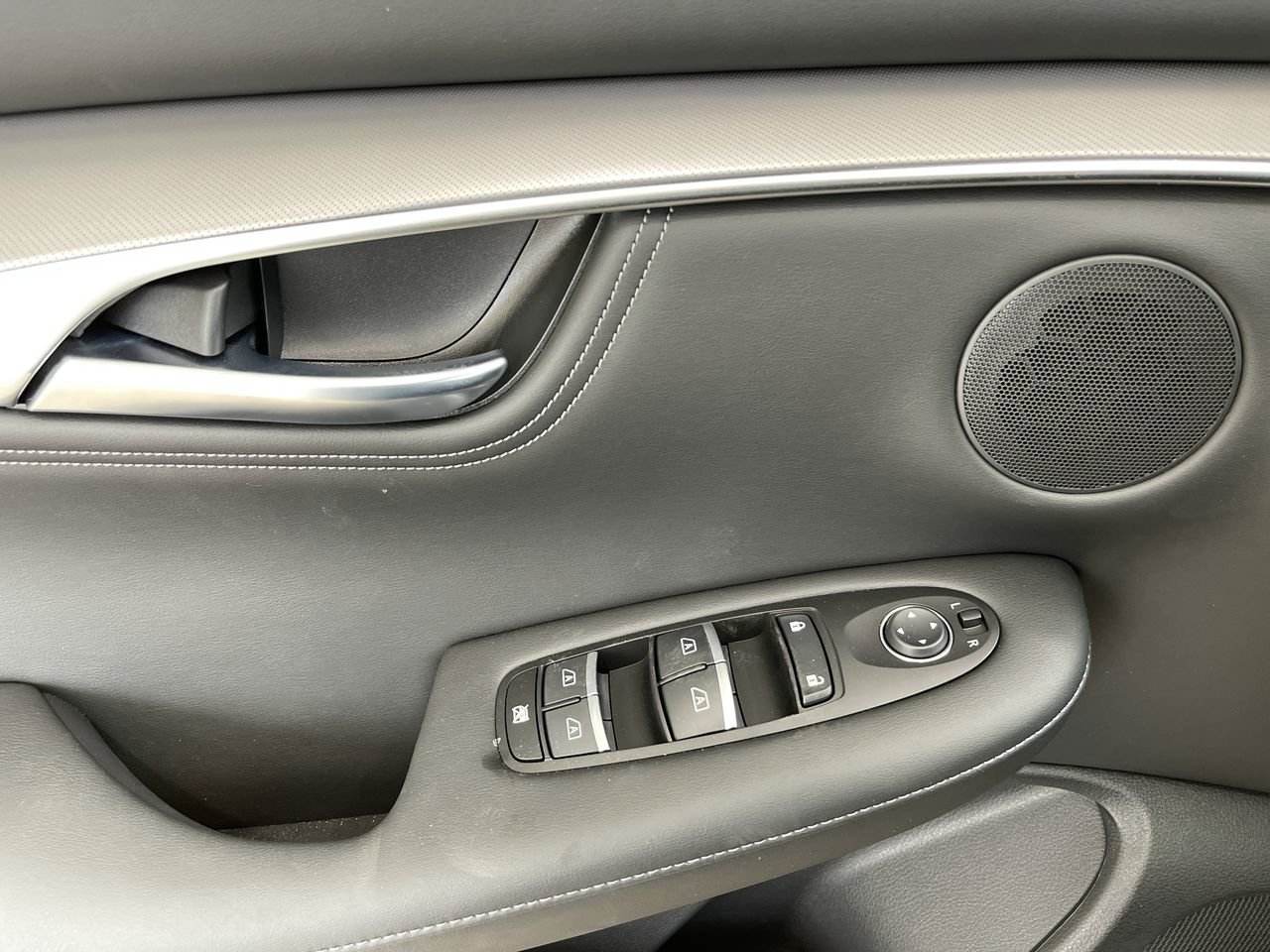 New 2022 Hermosa Blue Pearl INFINITI LUXE image 13