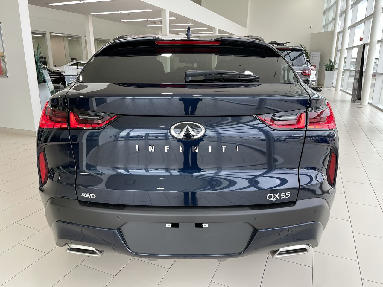 New 2022 Hermosa Blue Pearl INFINITI LUXE image 4