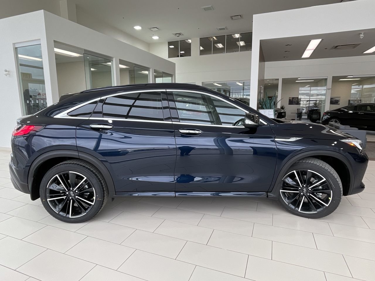 New 2022 Hermosa Blue Pearl INFINITI LUXE image 6