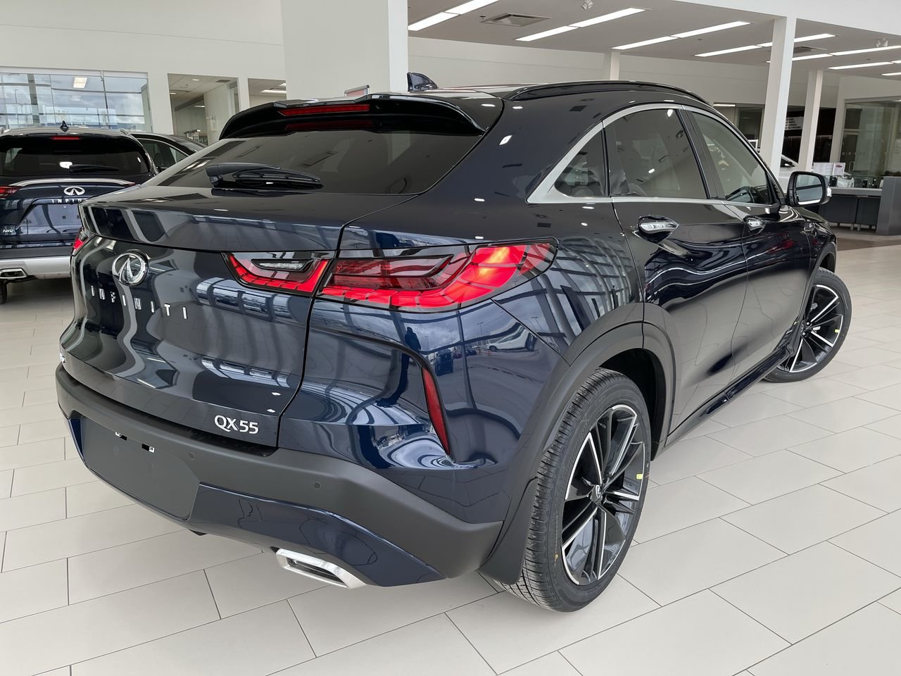 New 2022 Hermosa Blue Pearl INFINITI LUXE image 5