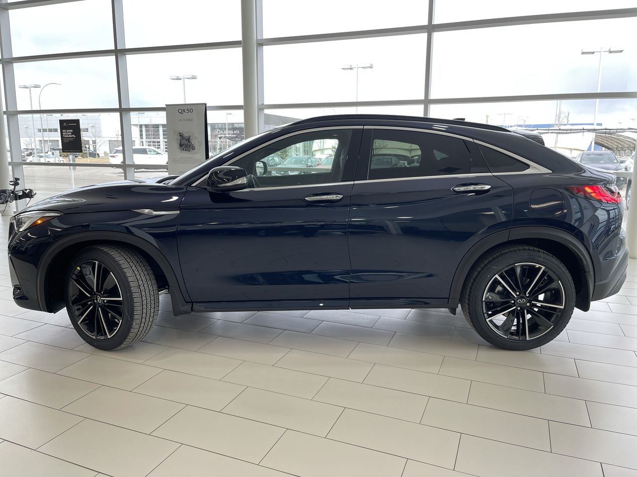 New 2022 Hermosa Blue Pearl INFINITI LUXE image 2