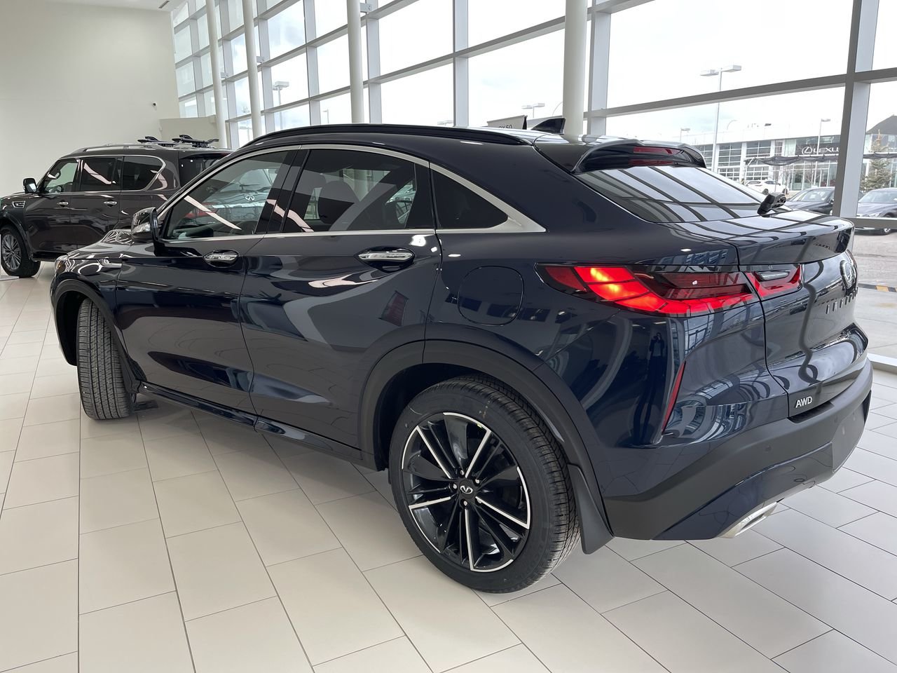 New 2022 Hermosa Blue Pearl INFINITI LUXE image 3