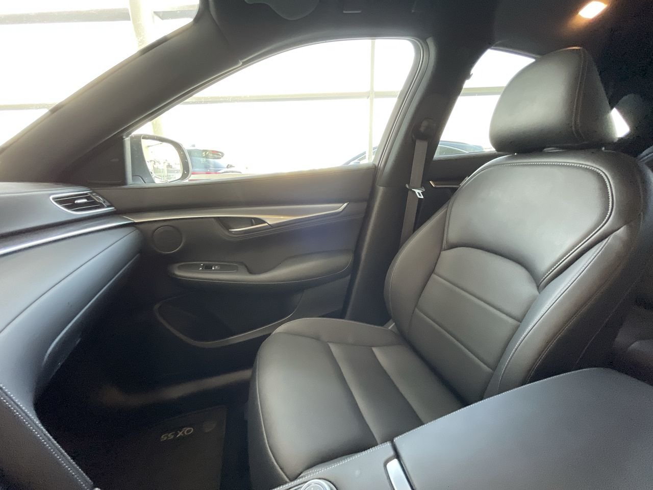 Used 2022 Mineral Black Pearl INFINITI Luxe image 32