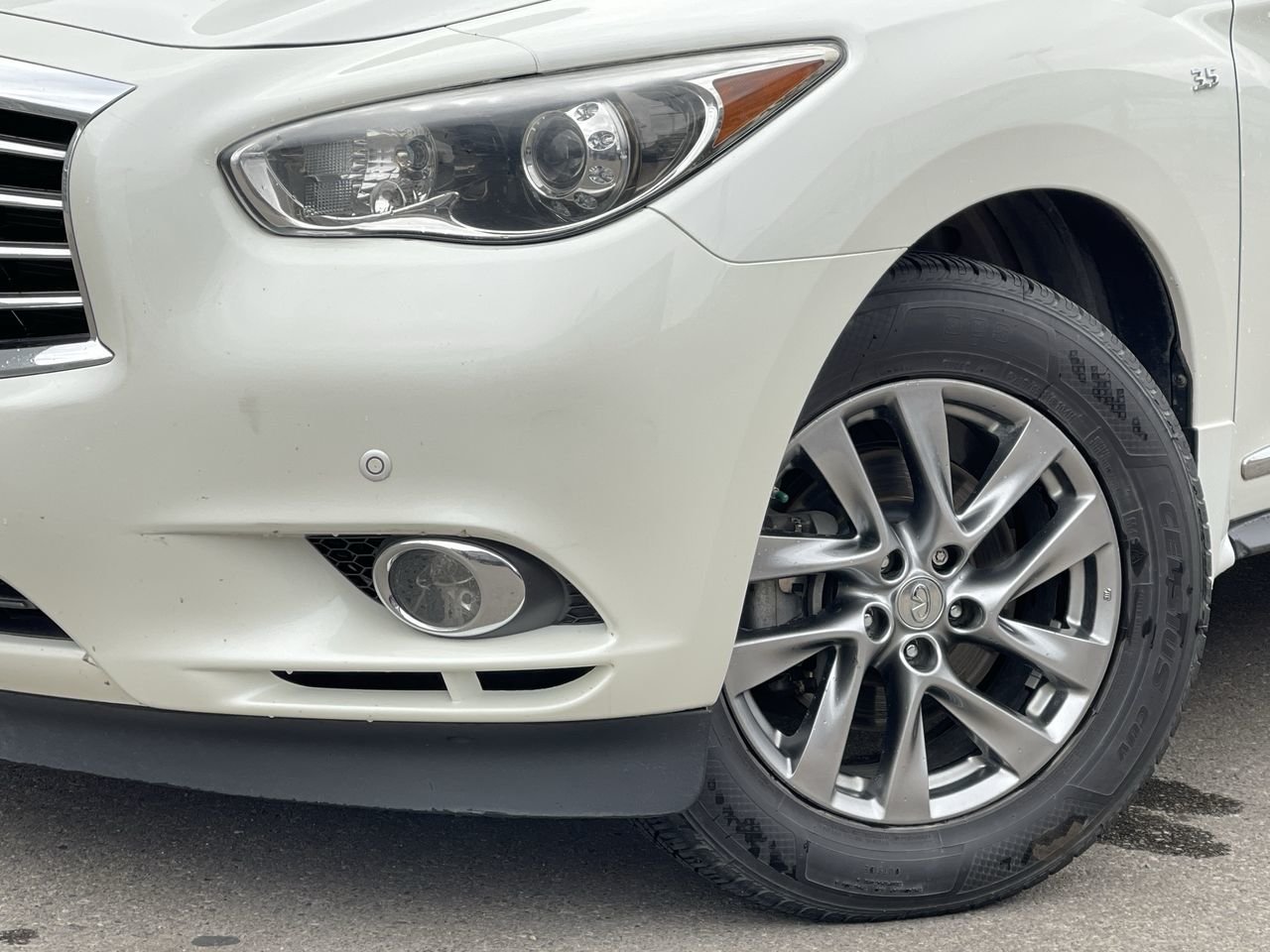 Used 2015 White INFINITI AWD image 17