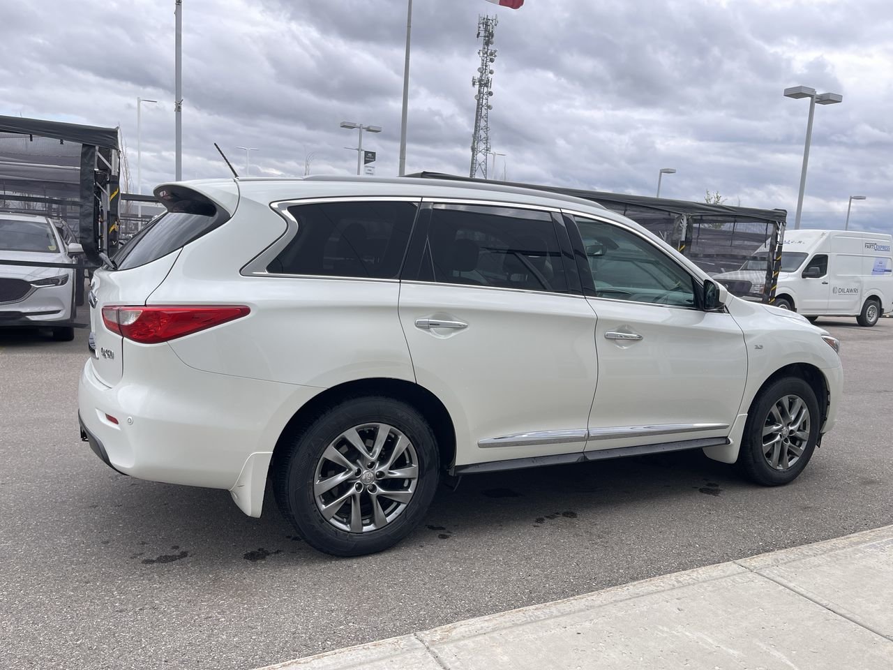 Used 2015 White INFINITI AWD image 11