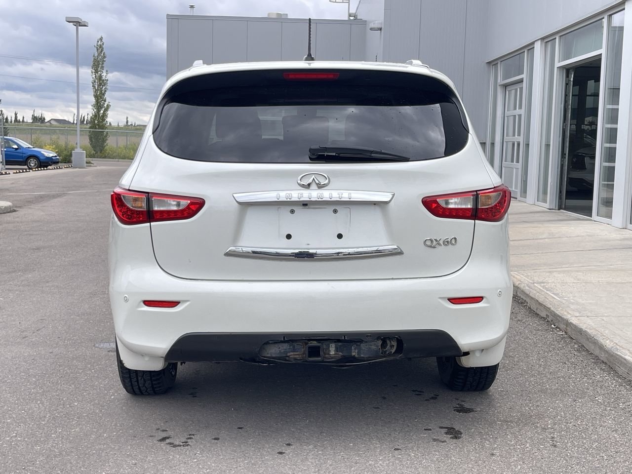 Used 2015 White INFINITI AWD image 8