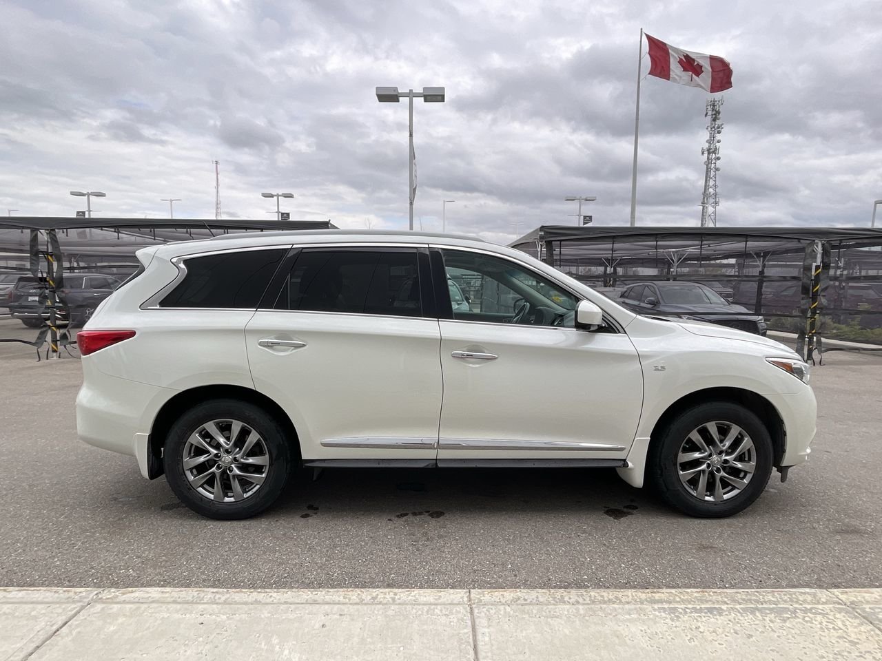 Used 2015 White INFINITI AWD image 12