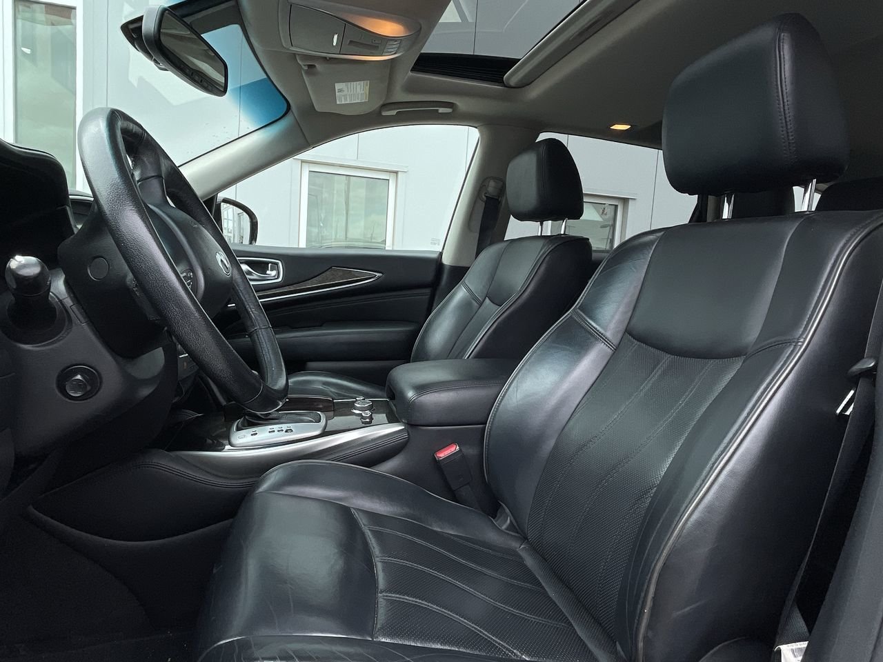 Used 2015 White INFINITI AWD image 18