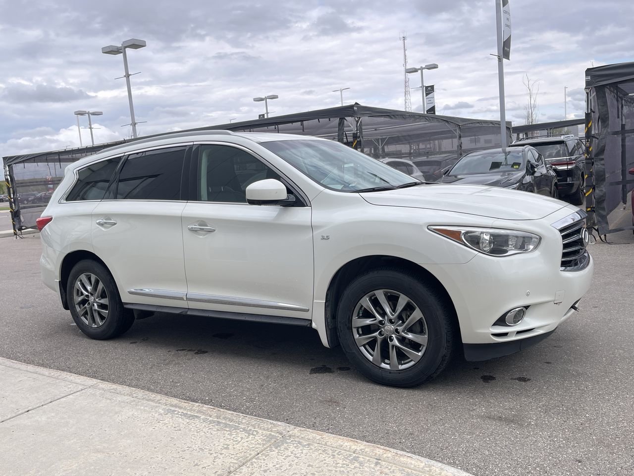 Used 2015 White INFINITI AWD image 13