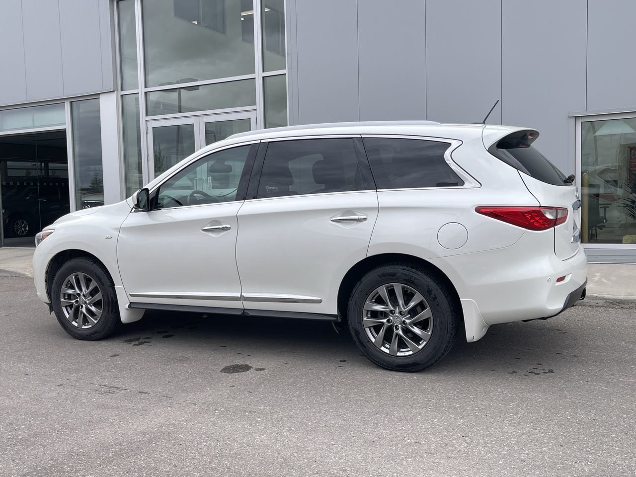 Used 2015 White INFINITI AWD image 5
