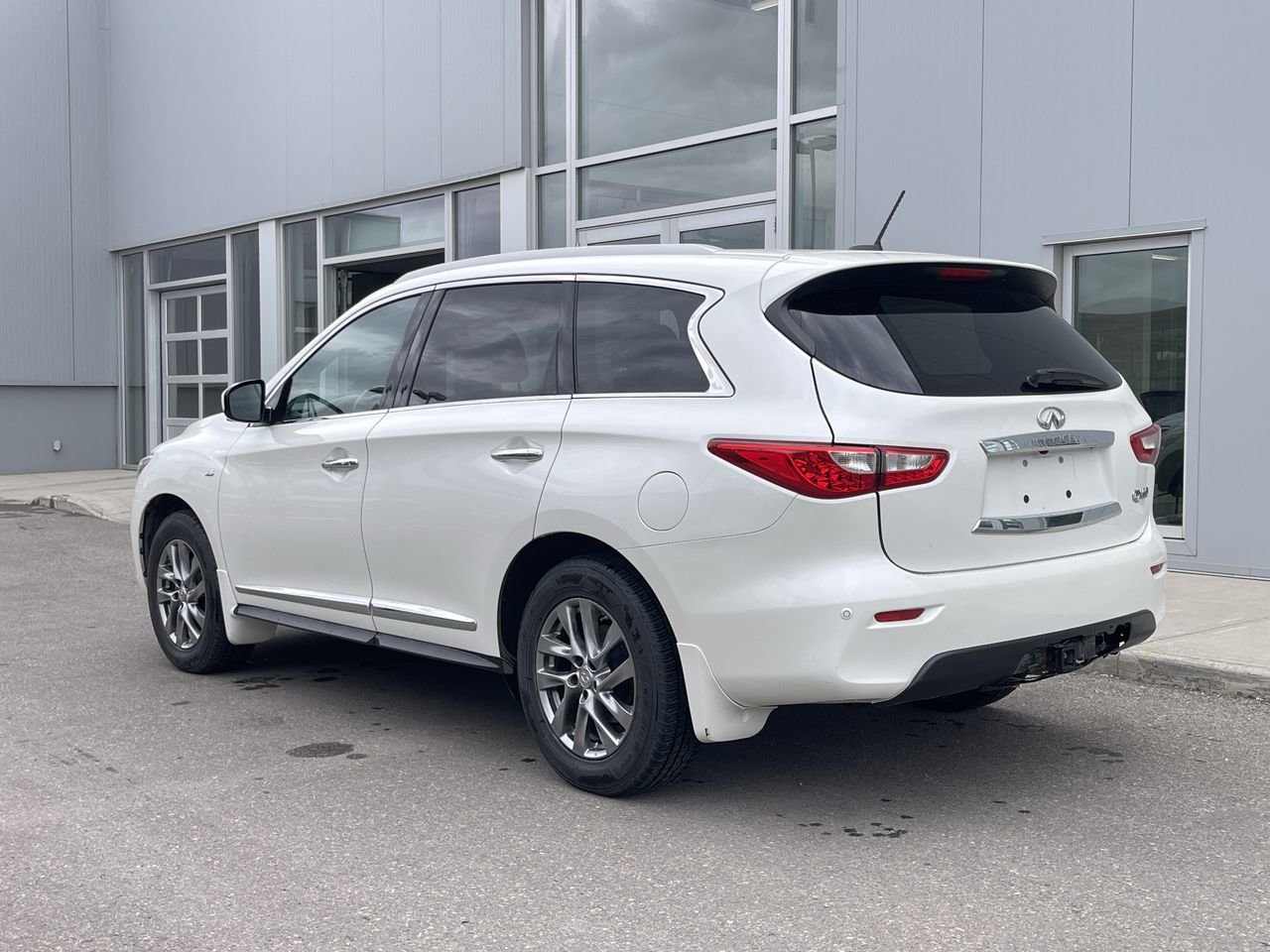 Used 2015 White INFINITI AWD image 6