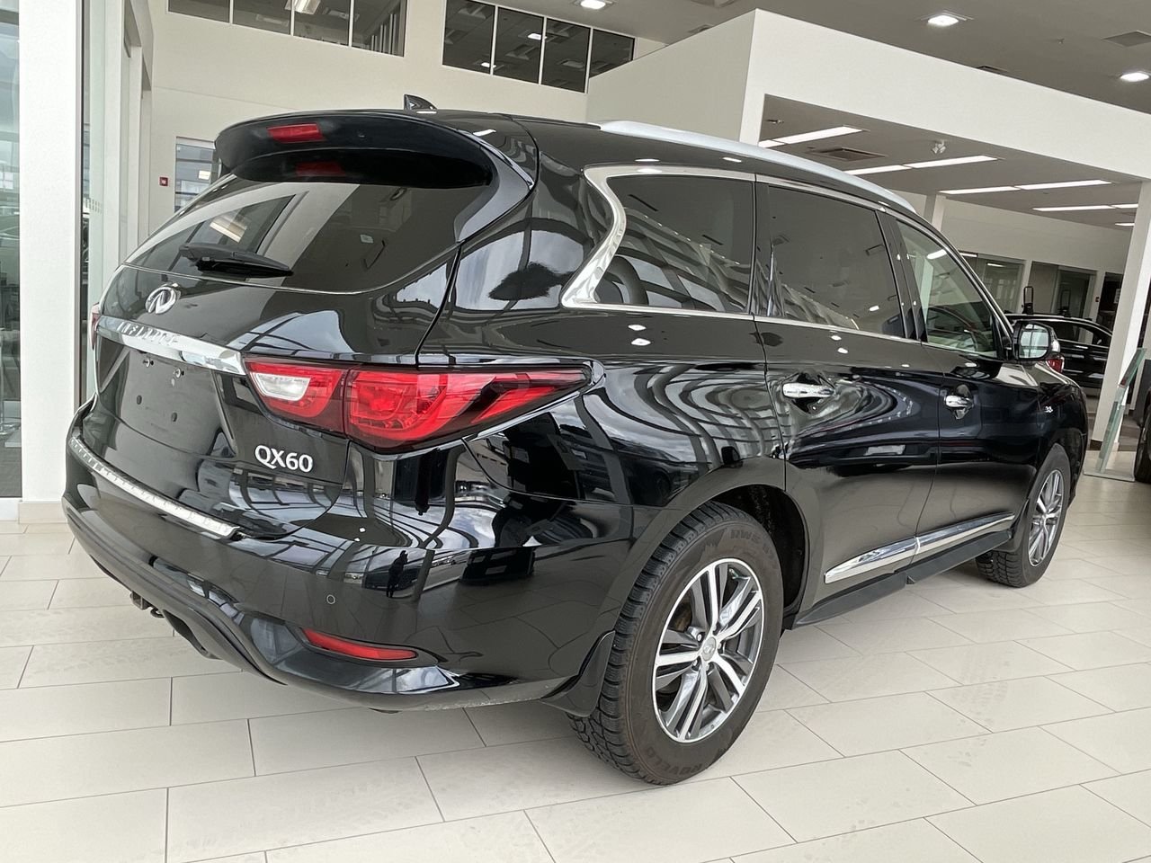 Used 2017 Black INFINITI AWD image 11