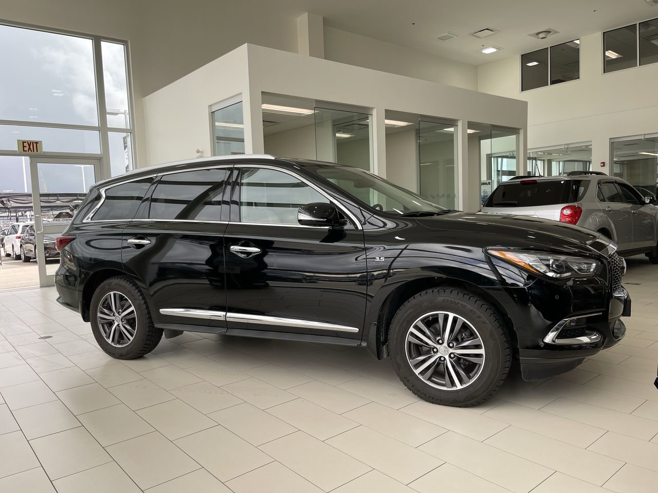 Used 2017 Black INFINITI AWD image 14