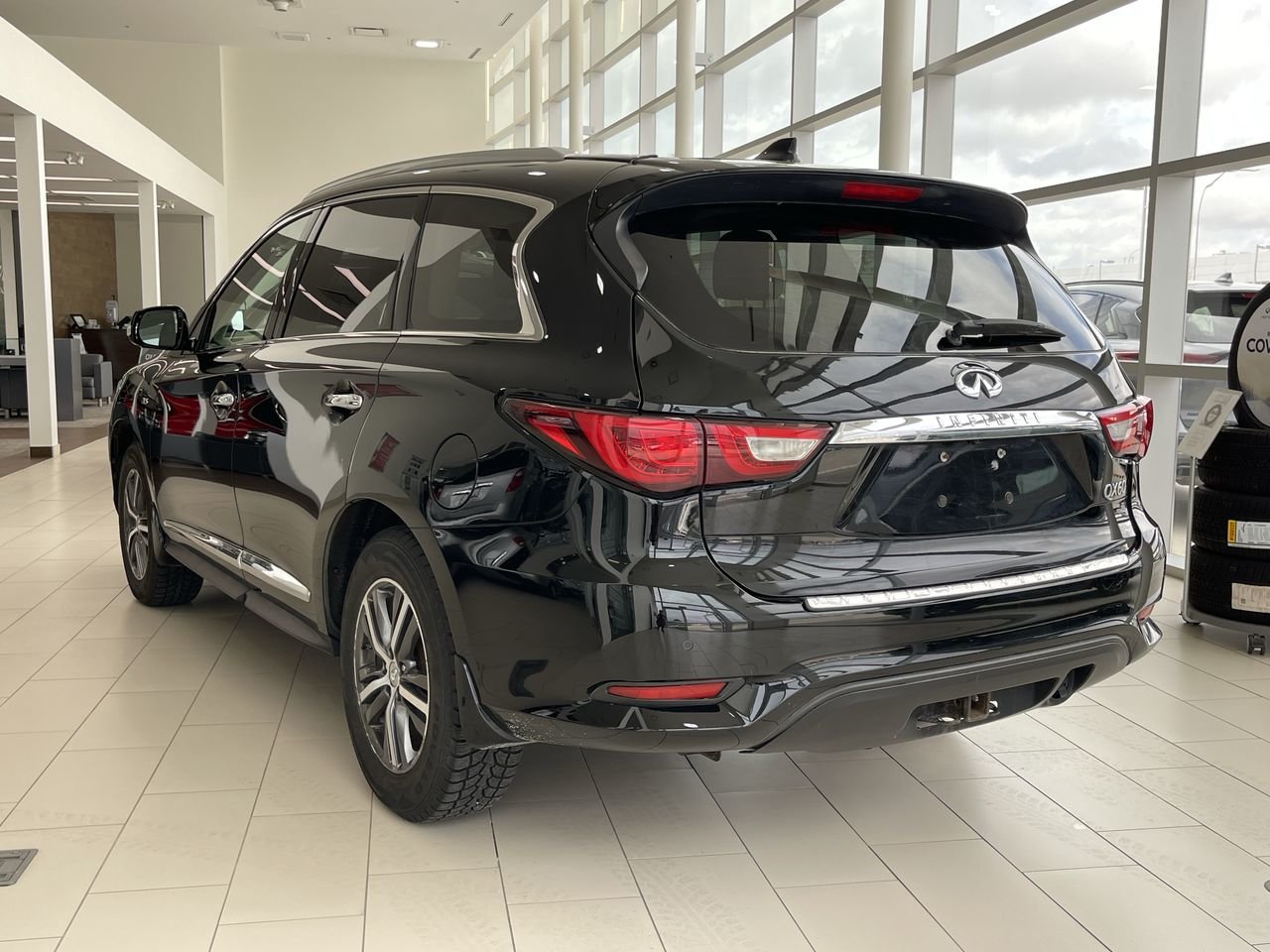 Used 2017 Black INFINITI AWD image 8