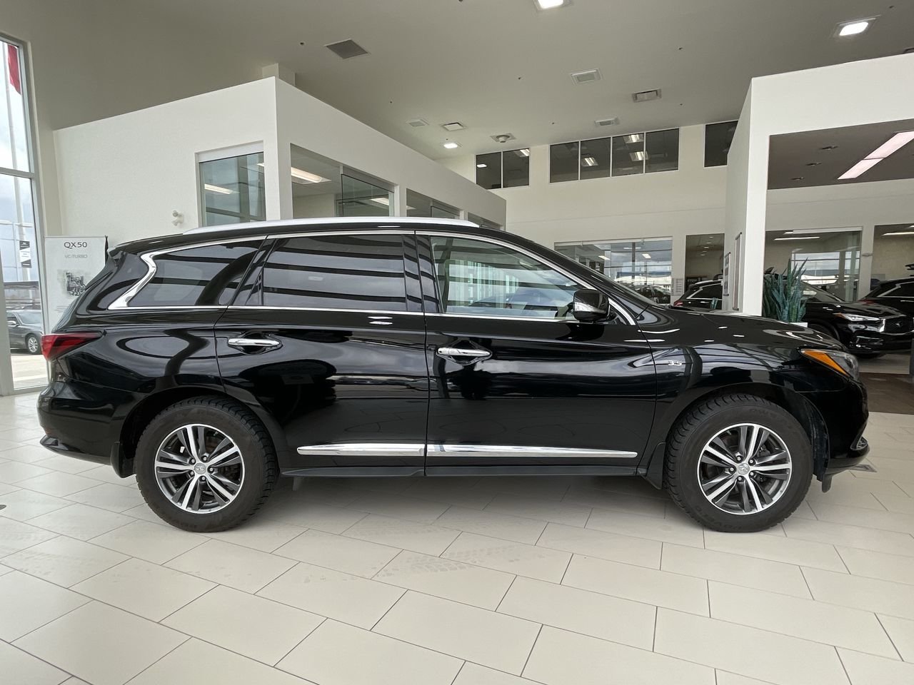 Used 2017 Black INFINITI AWD image 13