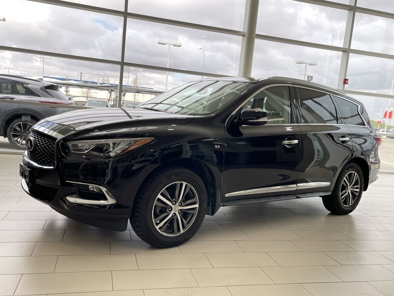 Used 2017 Black INFINITI AWD image 4