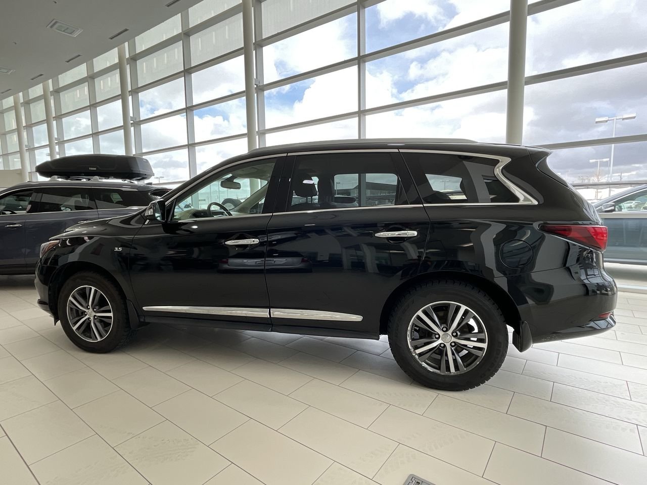 Used 2017 Black INFINITI AWD image 6