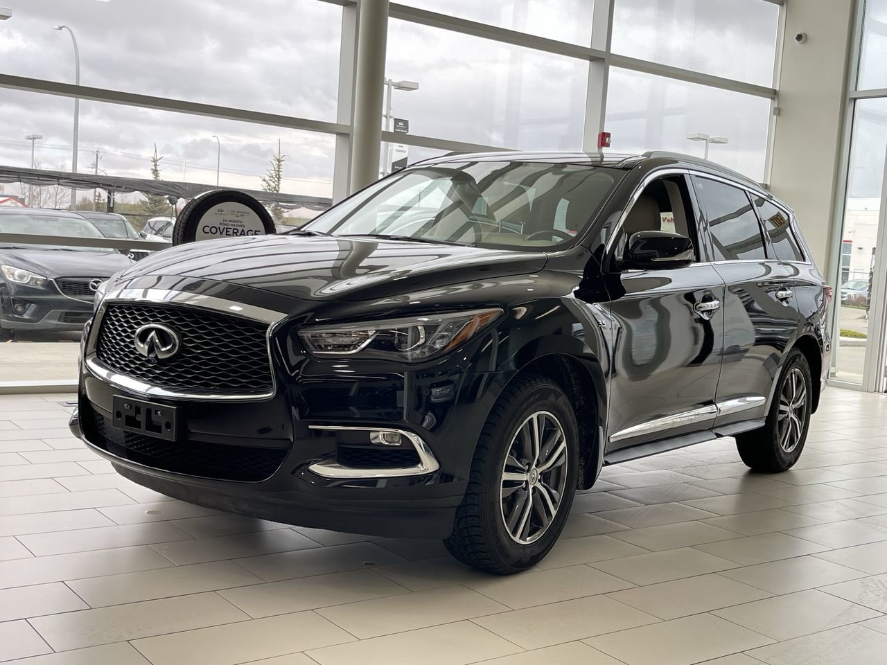 Used 2017 Black INFINITI AWD image 3