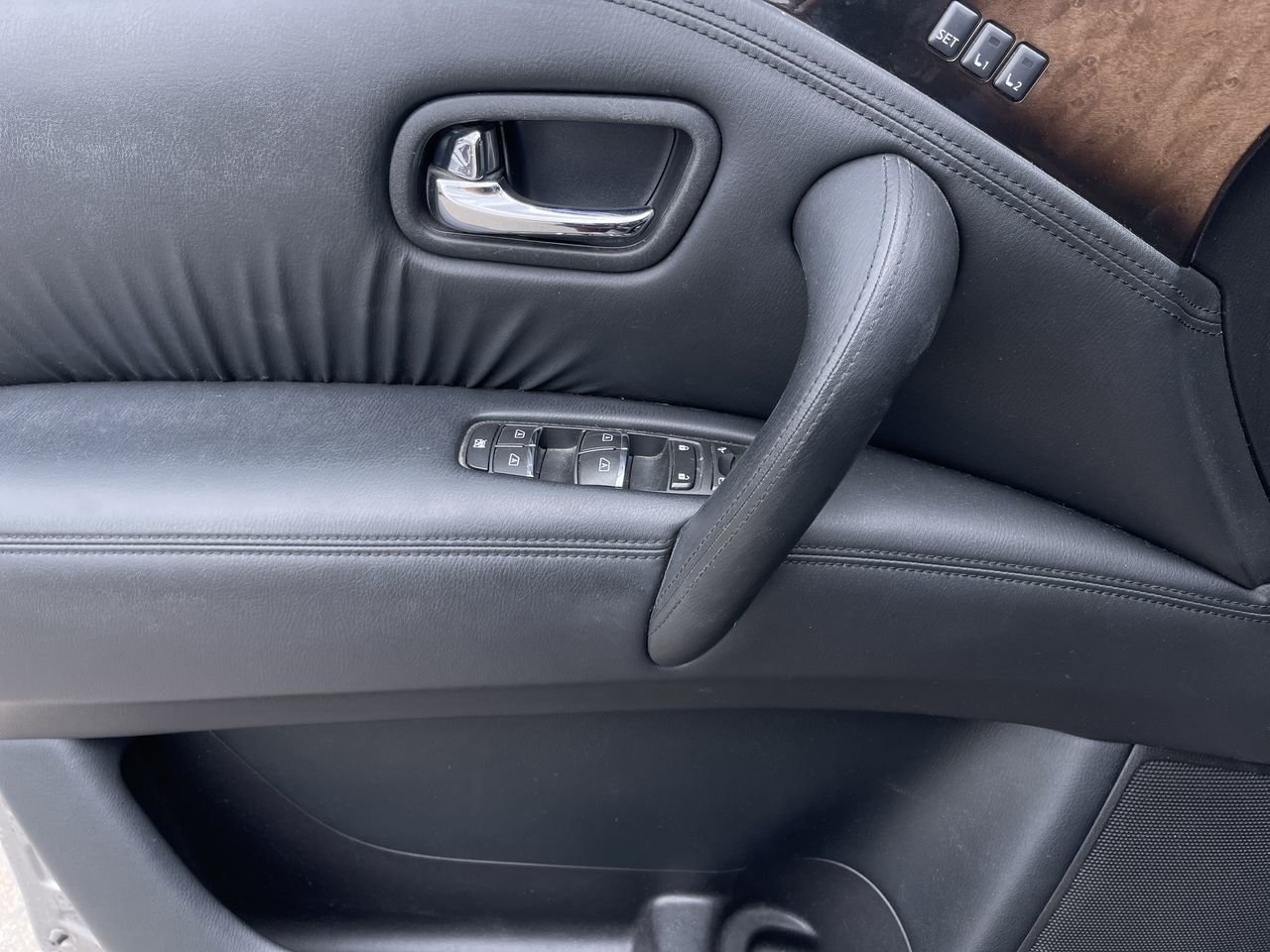 Used 2014 Grey INFINITI 7-Passenger image 21