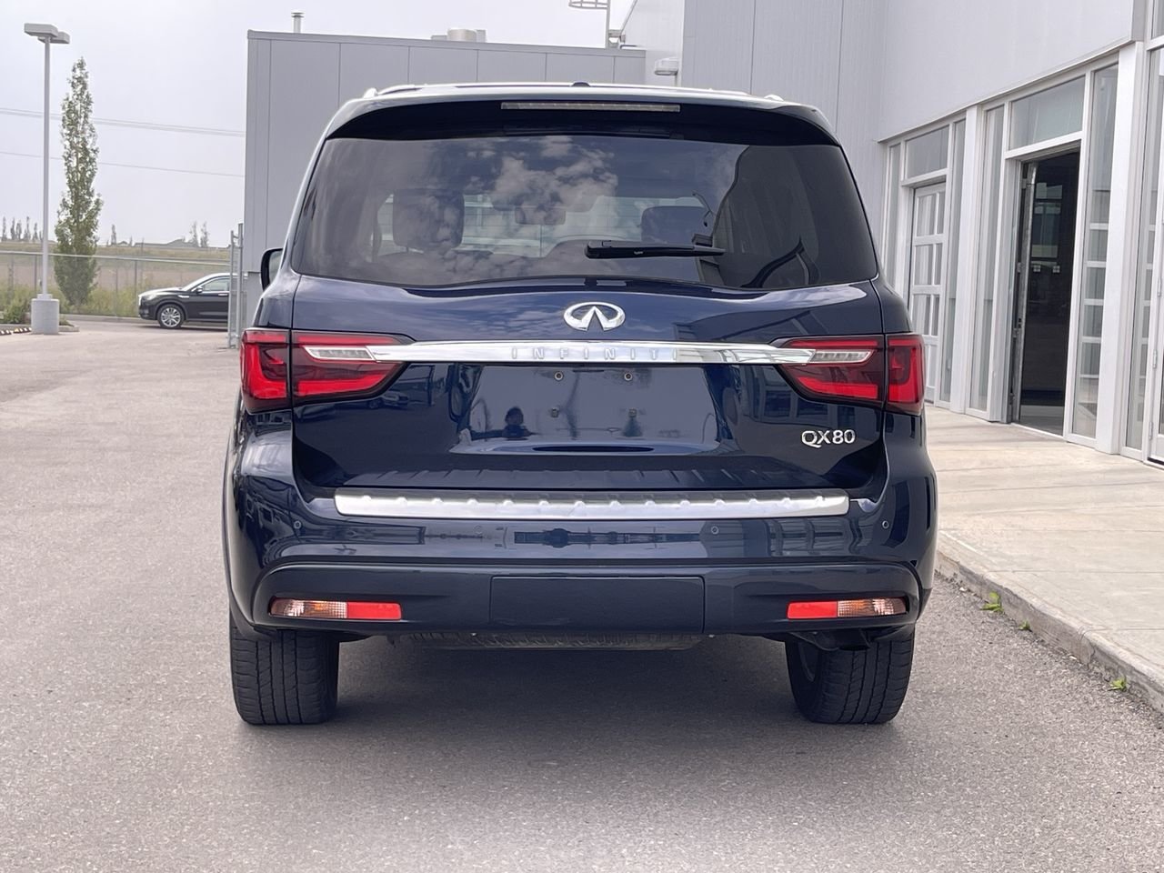 Used 2019 Hermosa Blue Pearl INFINITI 8-Passenger image 9