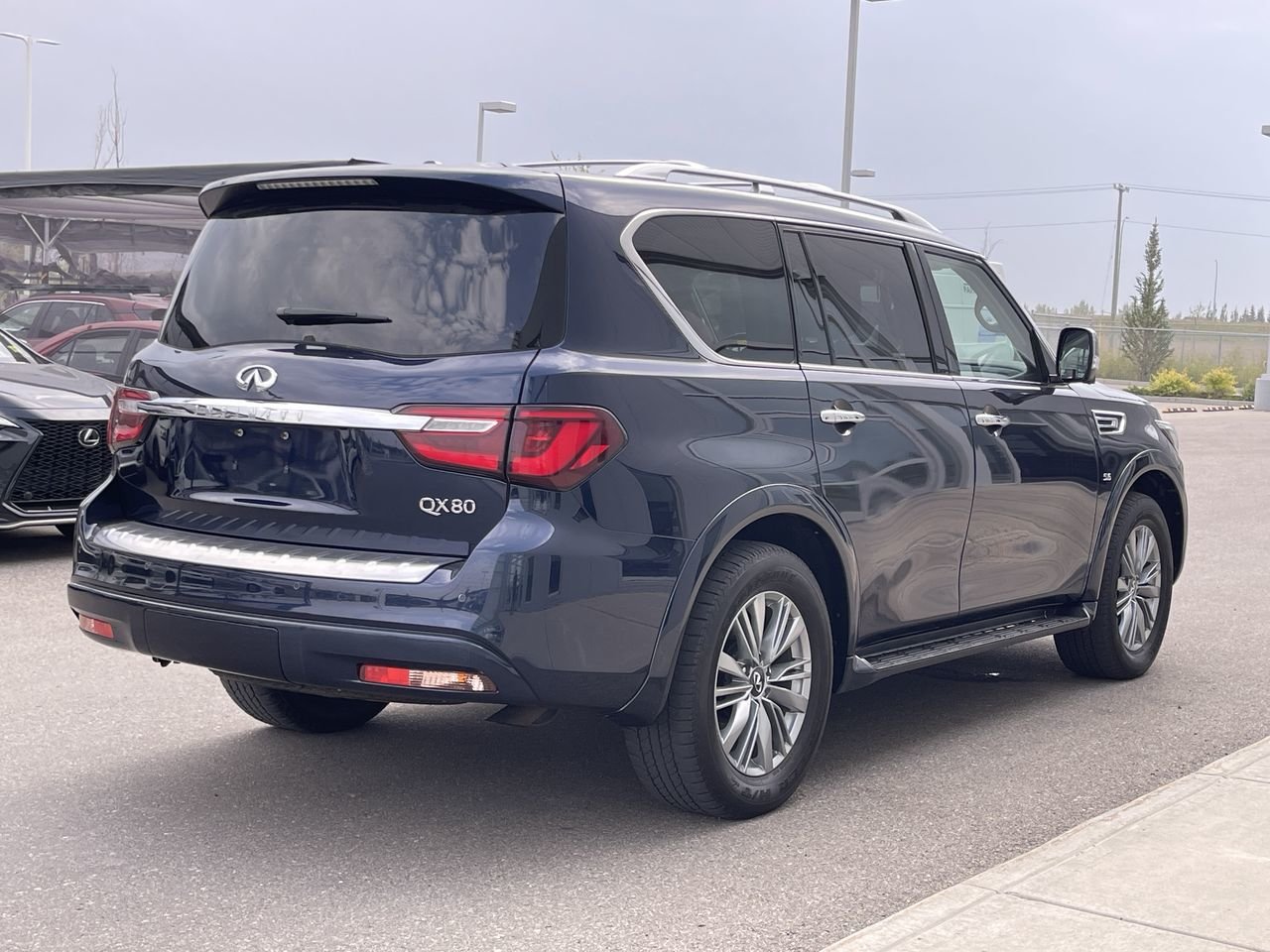 Used 2019 Hermosa Blue Pearl INFINITI 8-Passenger image 11
