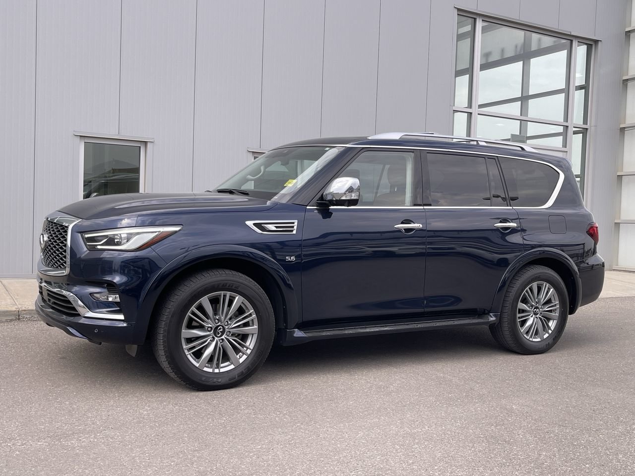 Used 2019 Hermosa Blue Pearl INFINITI 8-Passenger image 4