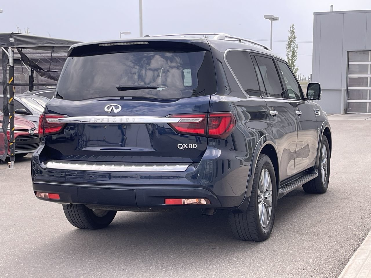Used 2019 Hermosa Blue Pearl INFINITI 8-Passenger image 10