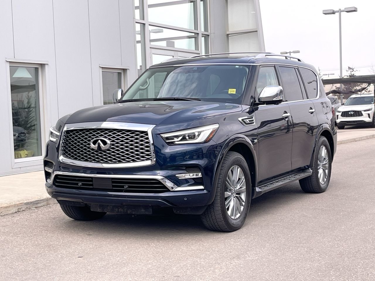 Used 2019 Hermosa Blue Pearl INFINITI 8-Passenger image 2