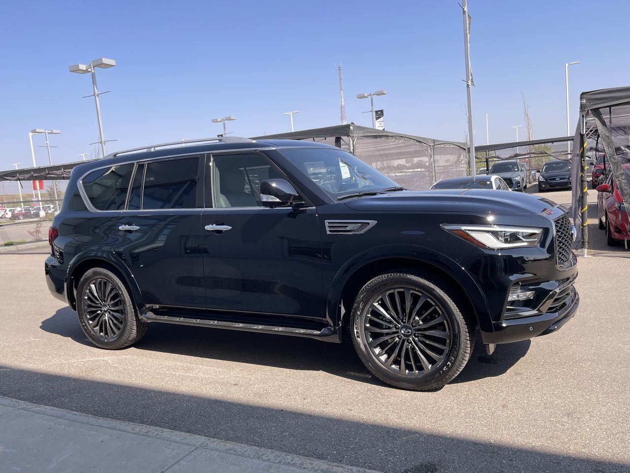 Used 2022 Black Obsidian INFINITI 8-Passenger ProACTIVE image 14