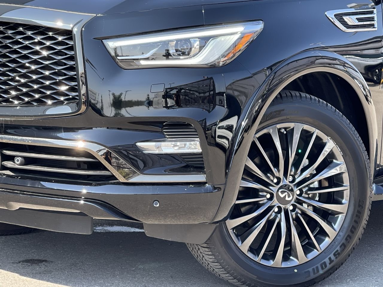 Used 2022 Black Obsidian INFINITI 8-Passenger ProACTIVE image 18
