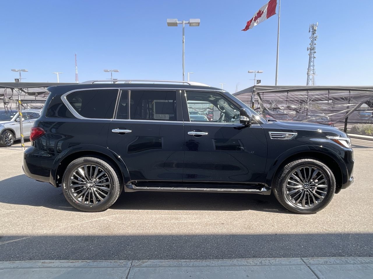 Used 2022 Black Obsidian INFINITI 8-Passenger ProACTIVE image 13