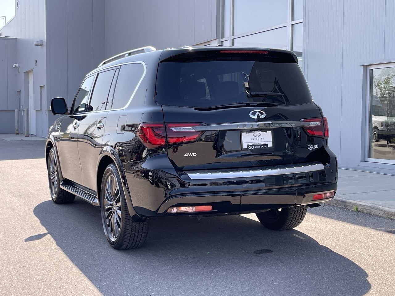 Used 2022 Black Obsidian INFINITI 8-Passenger ProACTIVE image 8