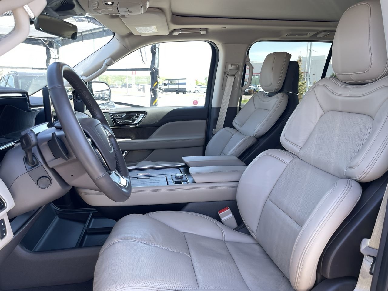 Used 2022 Ceramic Pearl Metallic Tri-Coat Lincoln 4x4 Reserve image 19