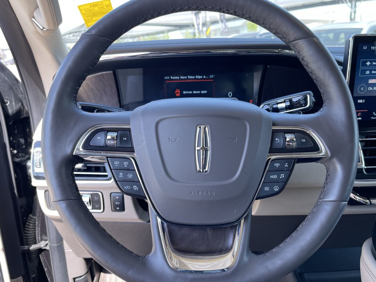Used 2022 Ceramic Pearl Metallic Tri-Coat Lincoln 4x4 Reserve image 22