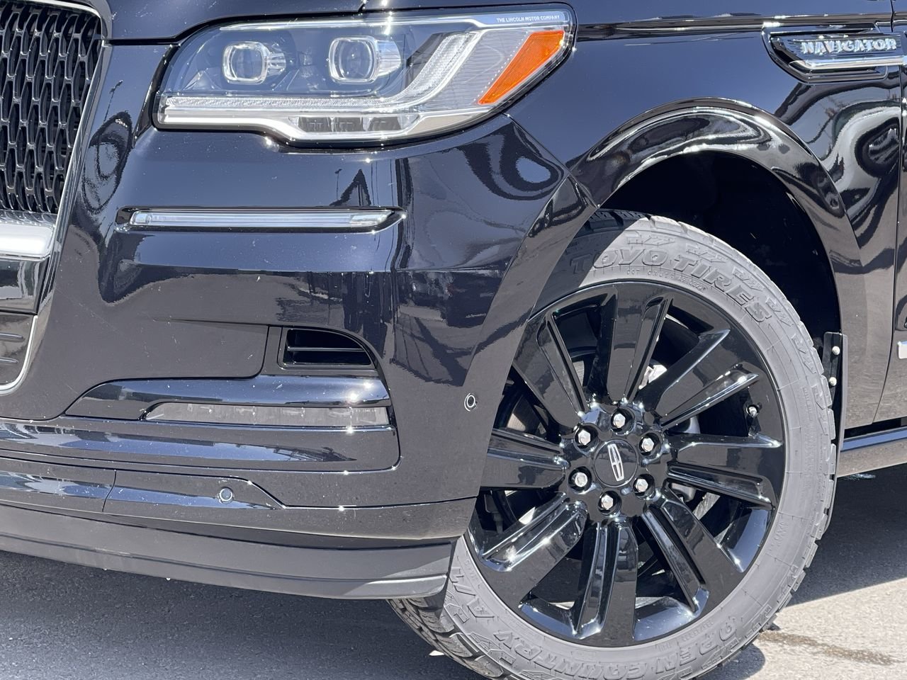 Used 2022 Ceramic Pearl Metallic Tri-Coat Lincoln 4x4 Reserve image 18