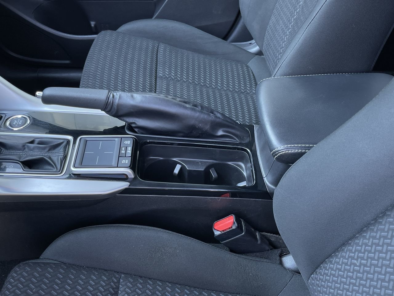 Used 2019 Bronze Met Mitsubishi ES S-AWC (2) image 25