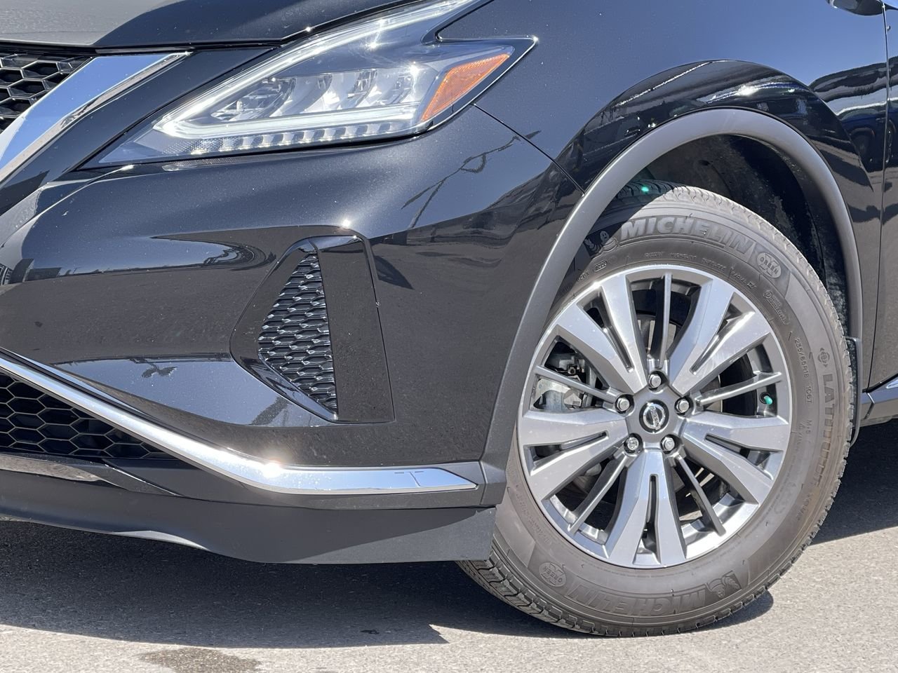 Used 2022 Magnetic Black Paint Nissan S AWD CVT image 18