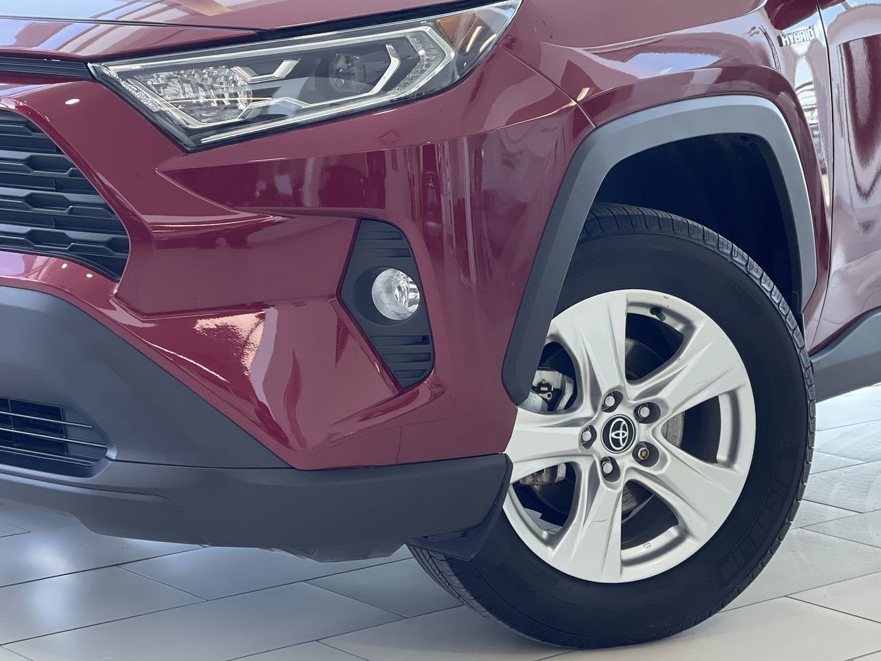 Used 2020 Ruby Flare Pearl Toyota XLE image 18