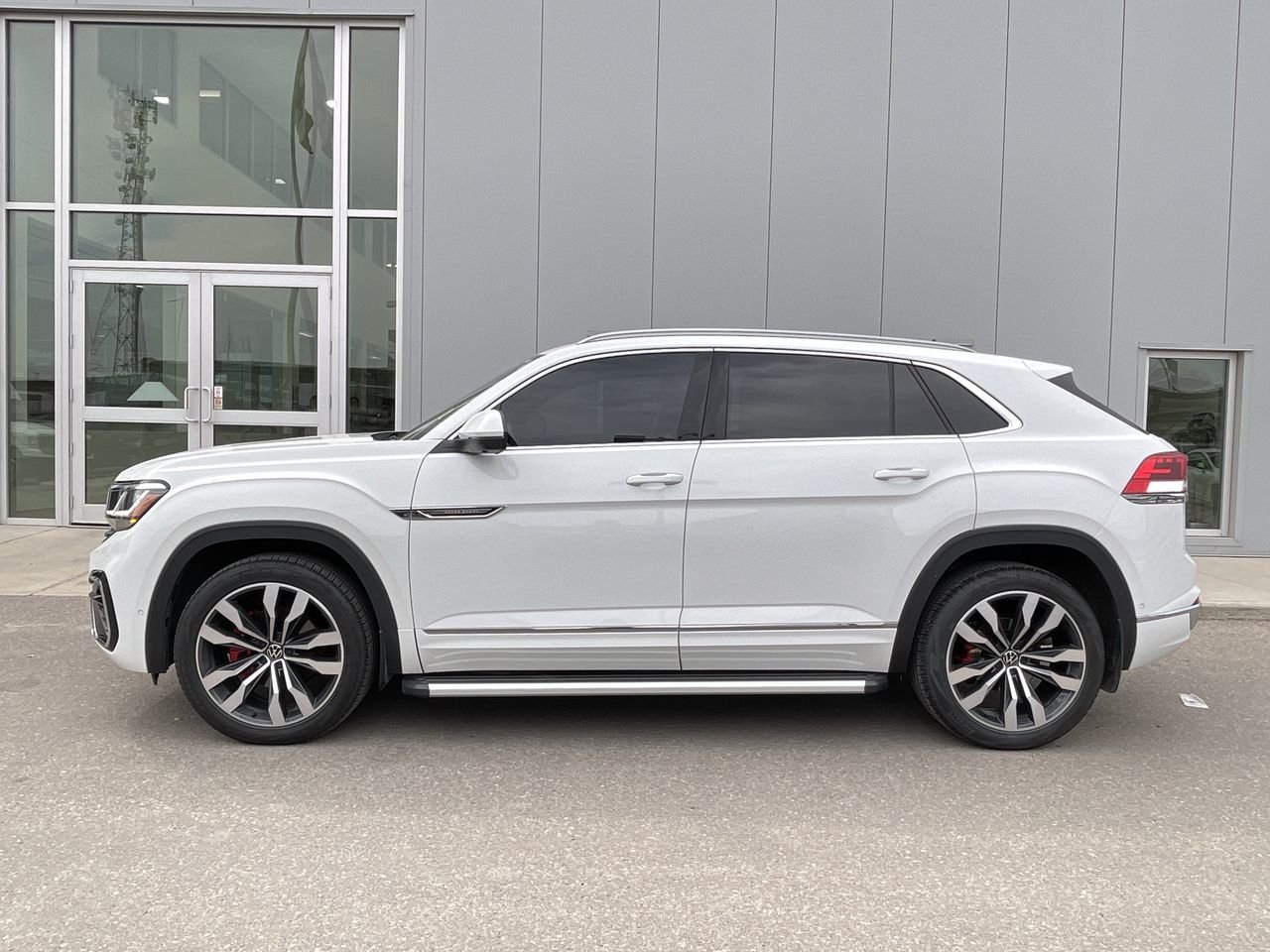 Used 2022 White Volkswagen Execline 3.6L 8sp at w/Tip 4MOTION image 5